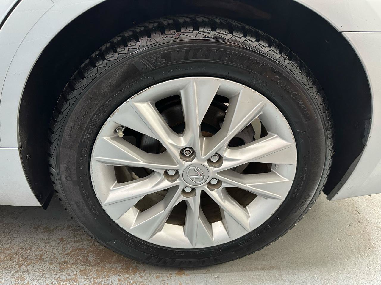 Used 2013 Lexus ES 300h w/ Luxury Pkg FWD image 25