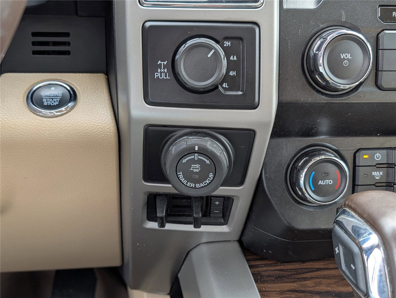 Used 2019 Ford F150 Lariat w/ Equipment Group 501A Mid image 23