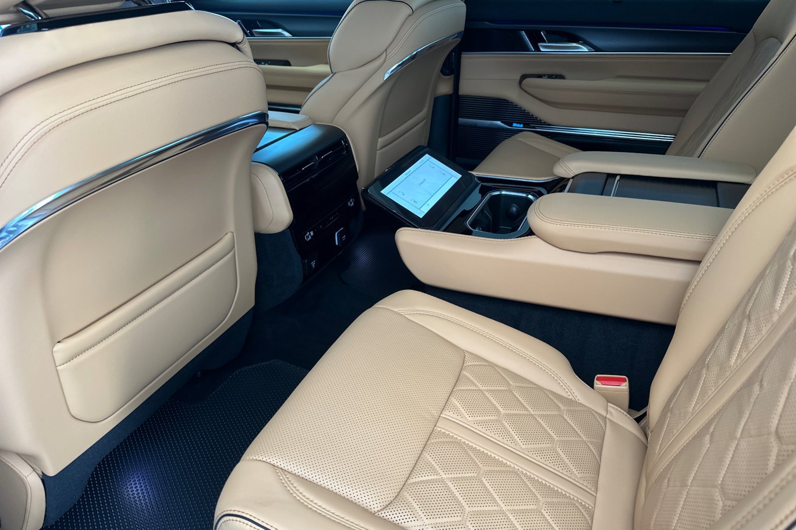 New 2026 Jeep Grand Wagoneer Summit AWD/4WD image 12