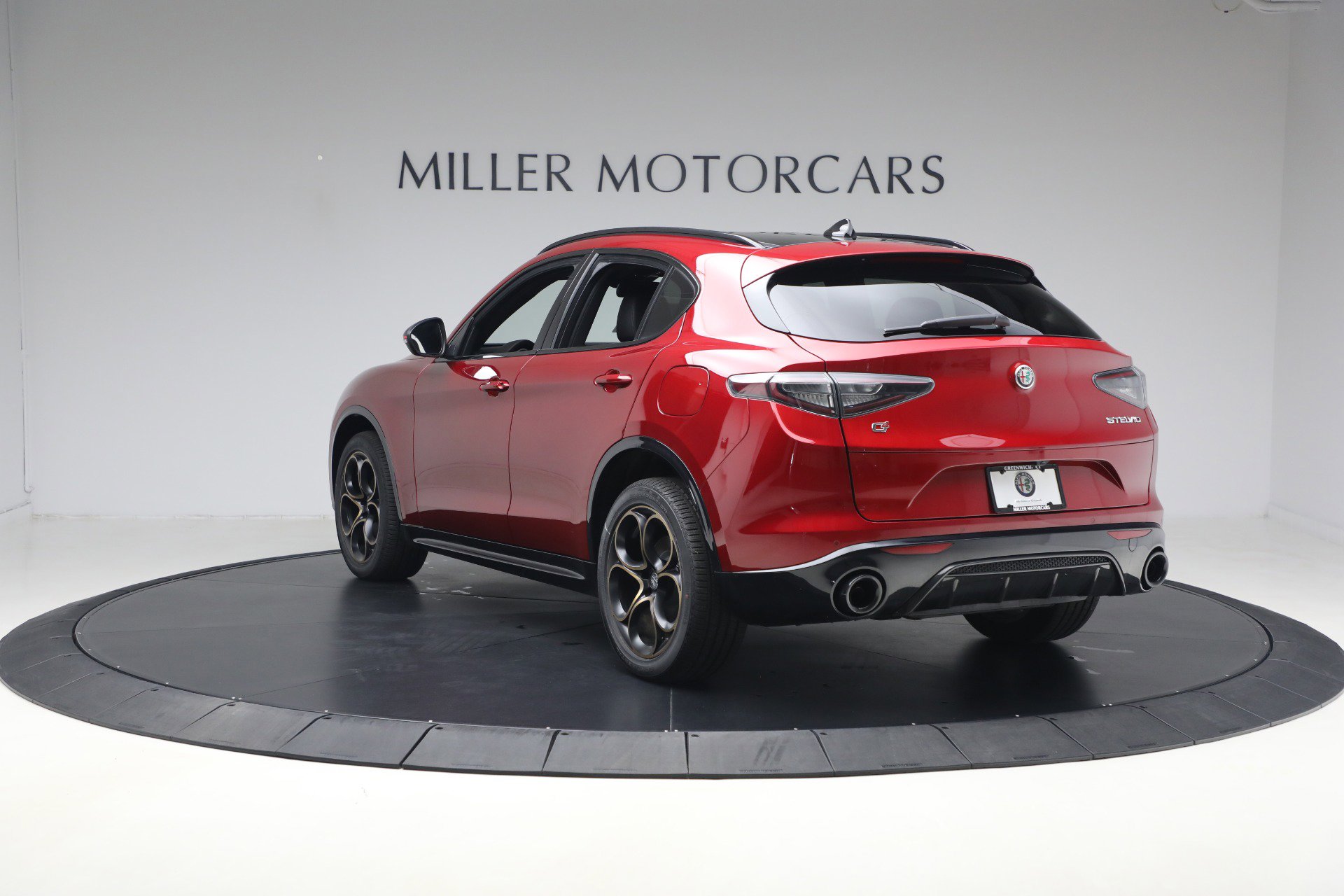 New 2025 Alfa Romeo Stelvio Sprint image 5