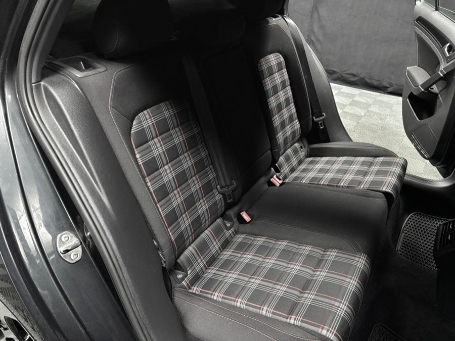 Used 2016 Volkswagen GTI SE image 32