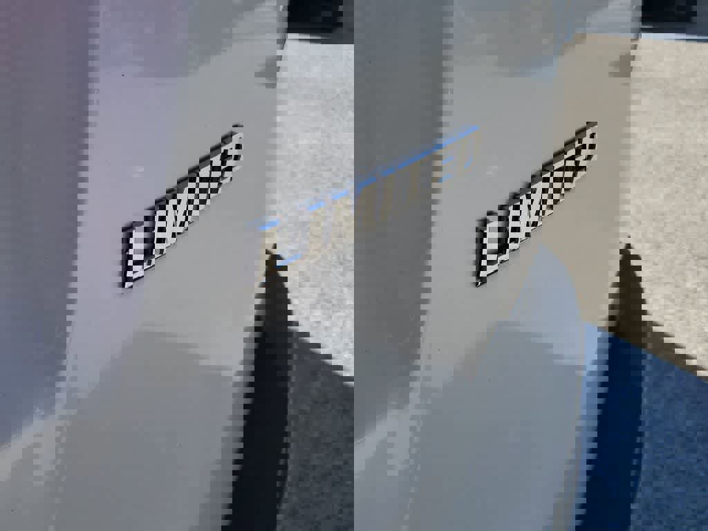 Used 2015 Toyota RAV4 Limited w/ Technology Package image 6