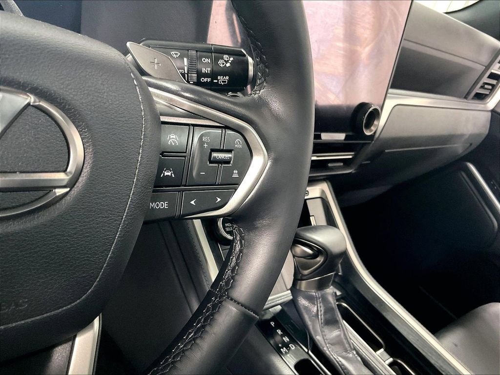 Used 2024 Lexus GX 550 w/ Accessory Package (2T) AWD/4WD image 25