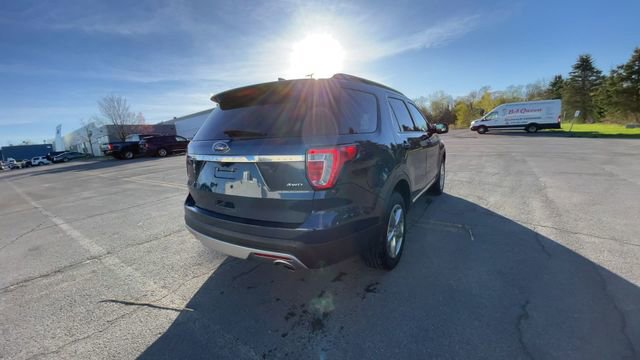 Used 2017 Ford Explorer XLT w/ Equipment Group 202A AWD/4WD image 9