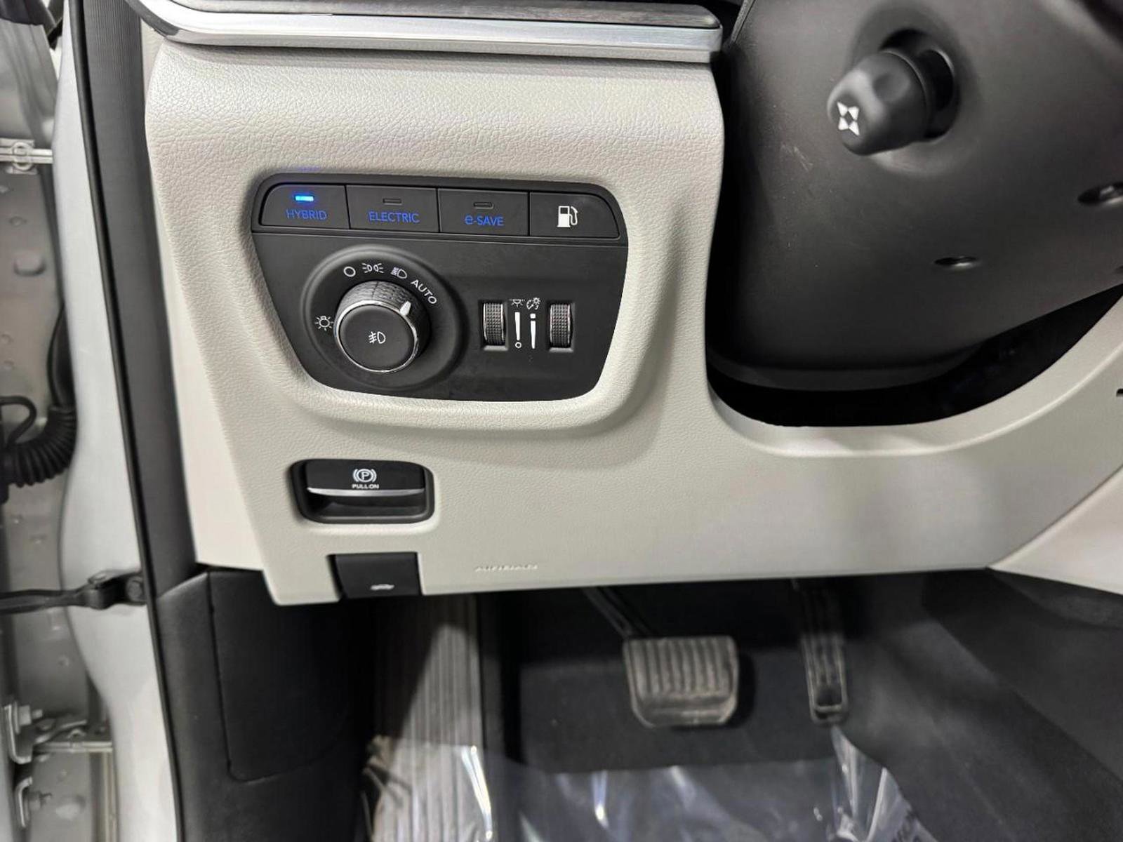 Used 2022 Jeep Grand Cherokee Overland w/ Advanced Protech Group III image 30