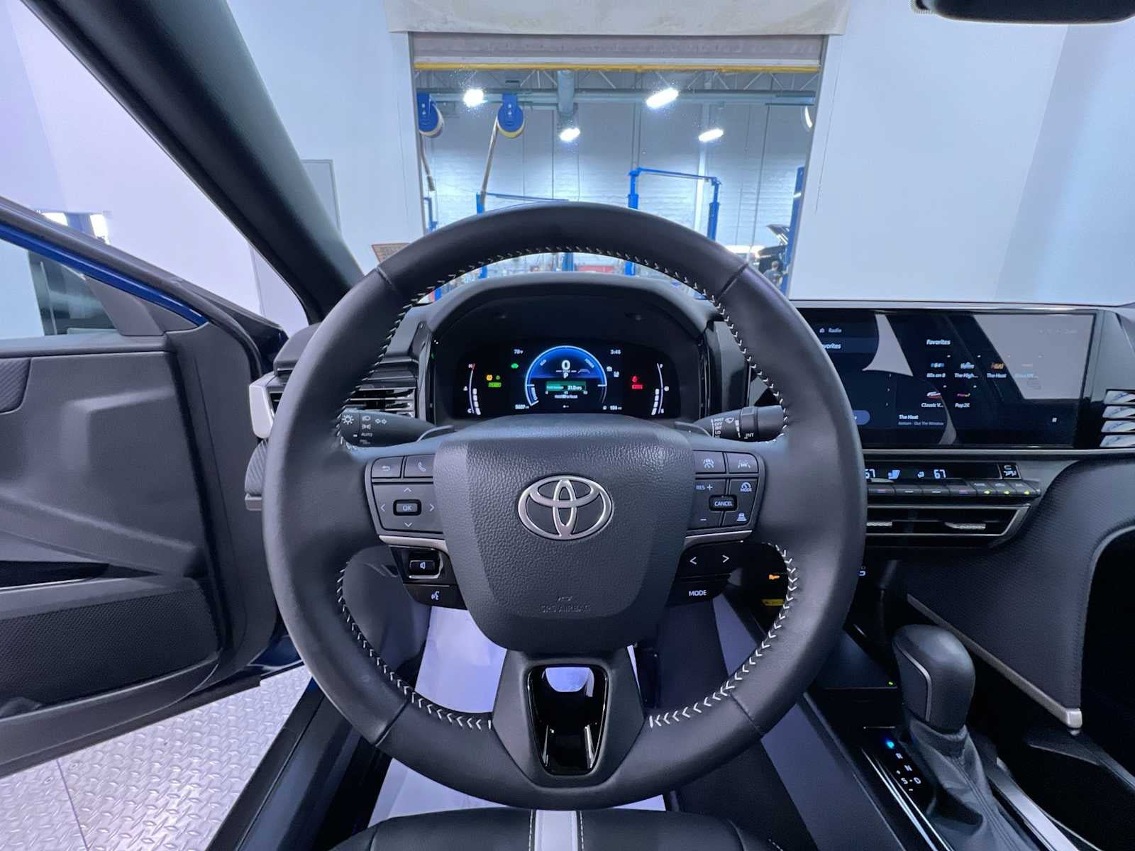 Used 2026 Toyota Camry SE w/ Multimedia Upgrade Package FWD image 15