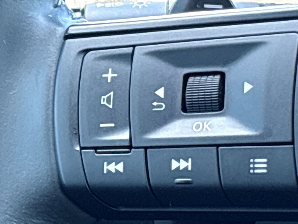 Used 2025 Nissan Pathfinder SV FWD image 12