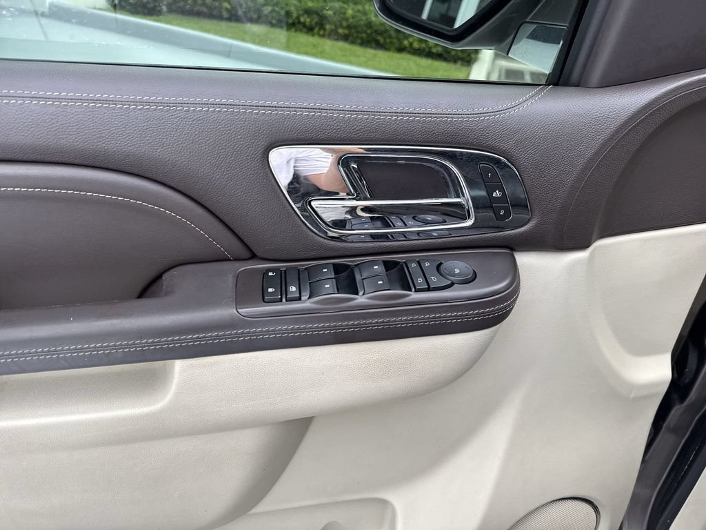 Used 2013 Cadillac Escalade Platinum RWD image 40