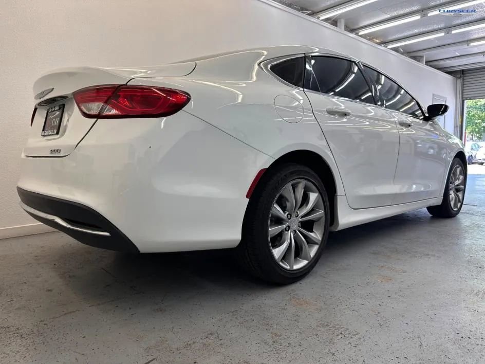 Used 2015 Chrysler 200 Limited image 3