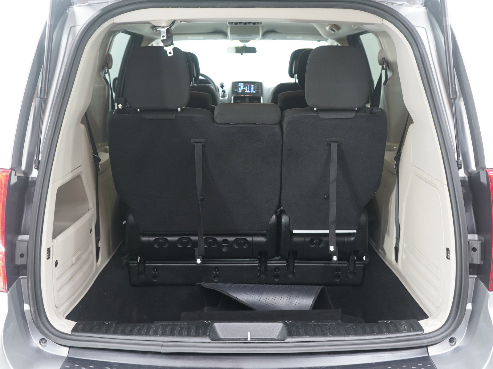 Used 2018 Dodge Grand Caravan SE w/ Rear Park Assist Package image 21