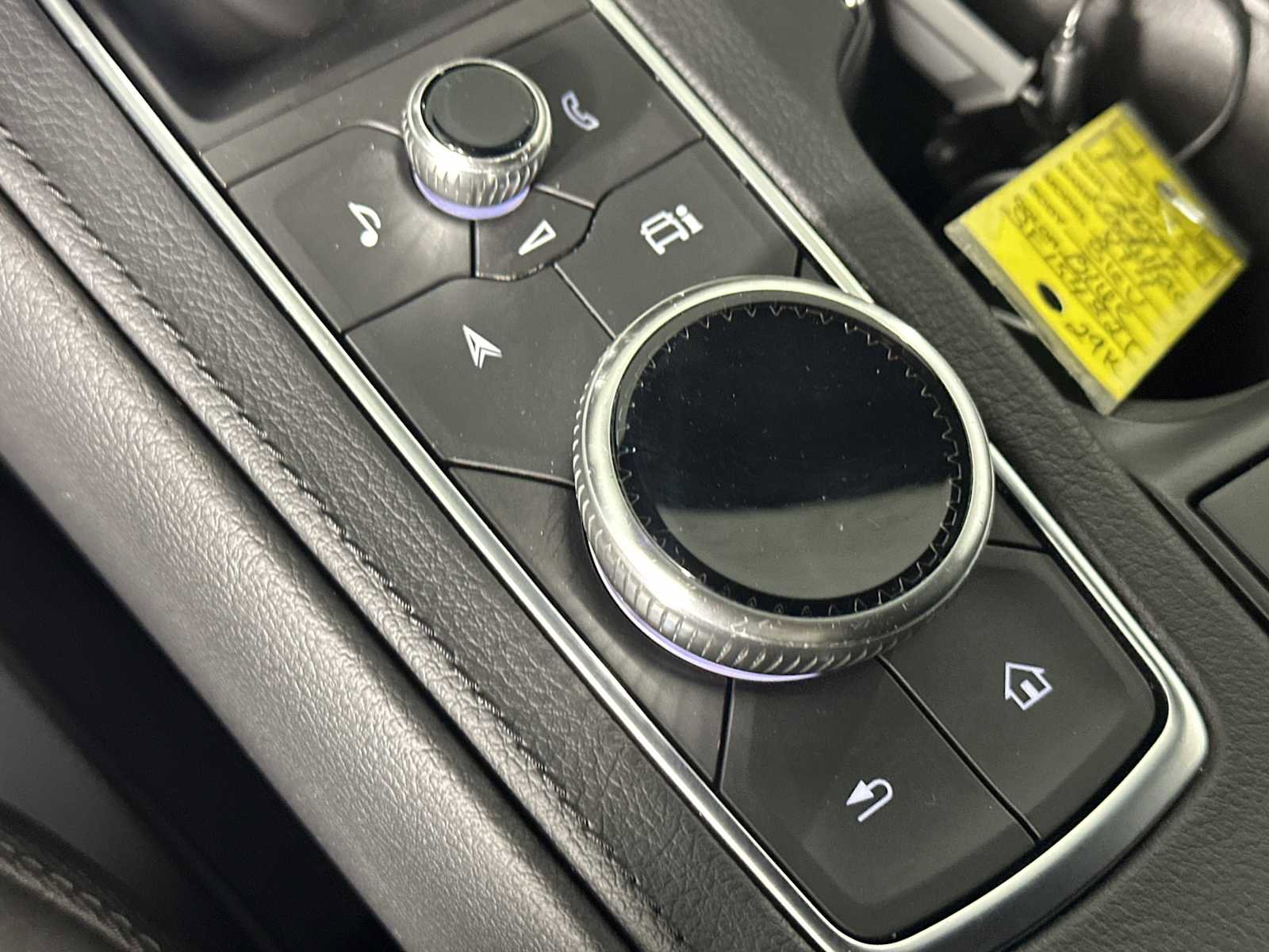 Used 2025 Cadillac XT4 Premium Luxury image 31