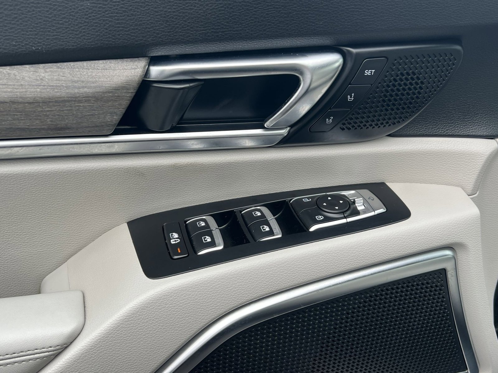 Used 2022 Kia Telluride SX w/ SX Prestige Package image 15