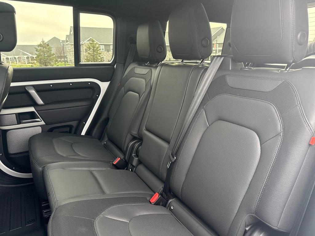 New 2024 Land Rover Defender 130 X-Dynamic SE image 14