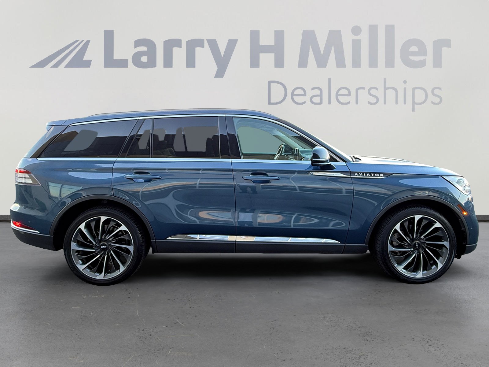 Used 2020 Lincoln Aviator Reserve w/ Equipment Group 202A image 6