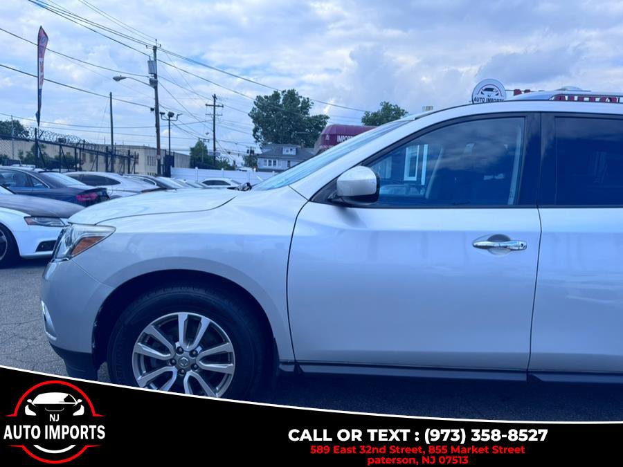 Used 2015 Nissan Pathfinder SV w/ Trailer Tow Package image 8