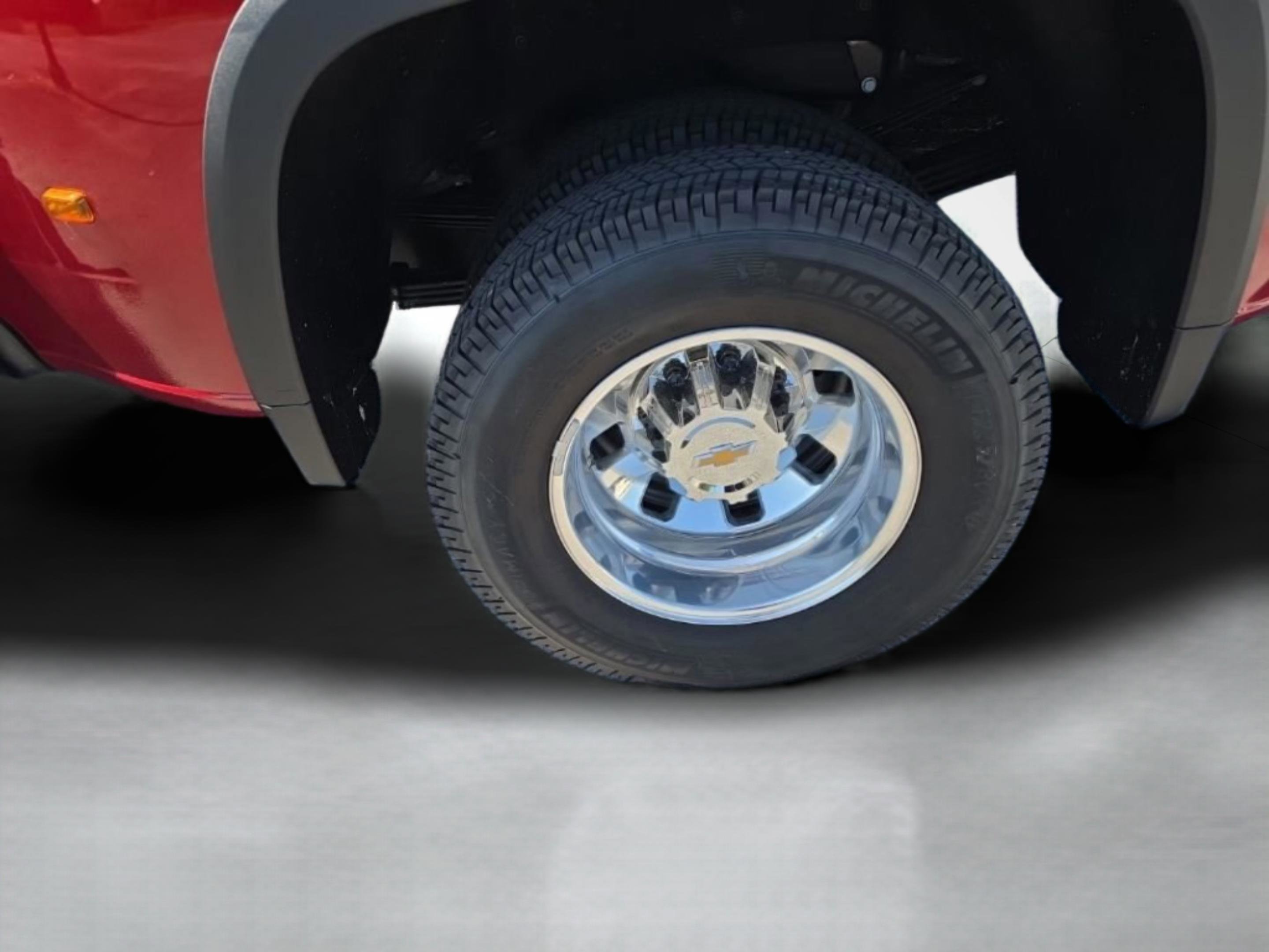 Used 2026 Chevrolet Silverado 3500 LTZ w/ LTZ Convenience Package AWD/4WD image 13