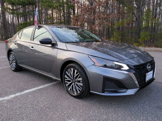 Used 2025 Nissan Altima 2.5 SV image 2
