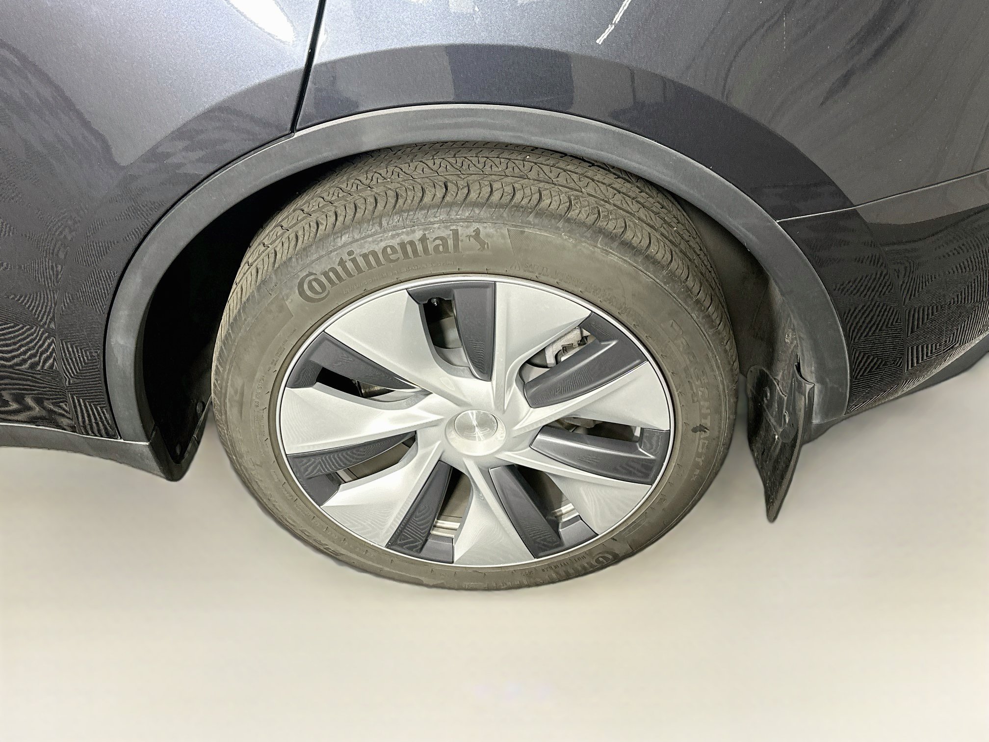 Used 2024 Tesla Model Y Long Range AWD/4WD image 11