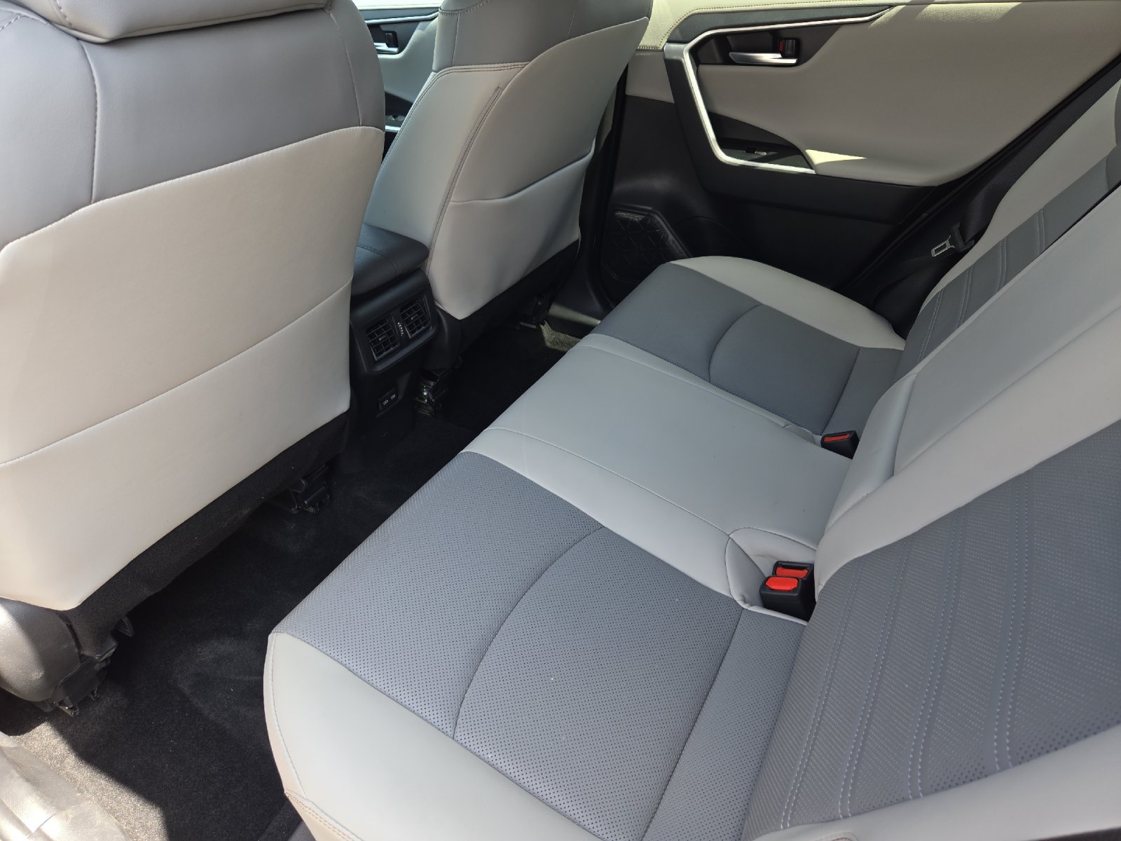 Used 2024 Toyota RAV4 Limited FWD image 11