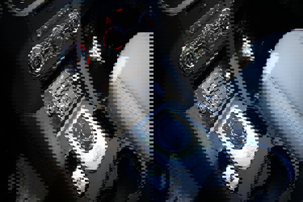 Used 2015 Land Rover LR4 HSE LUX image 26