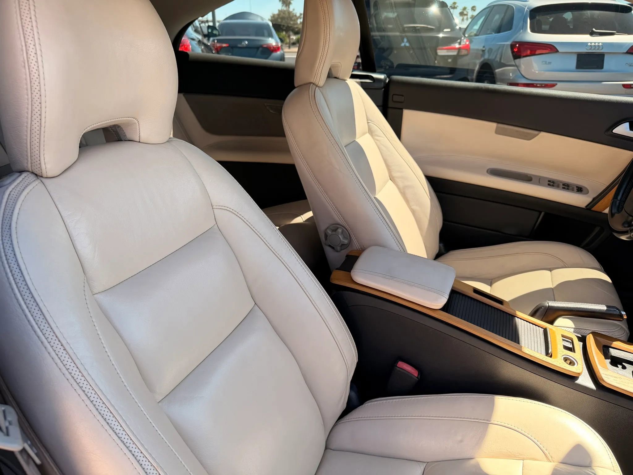 Used 2011 Volvo C70 T5 w/ Multimedia Pkg image 25