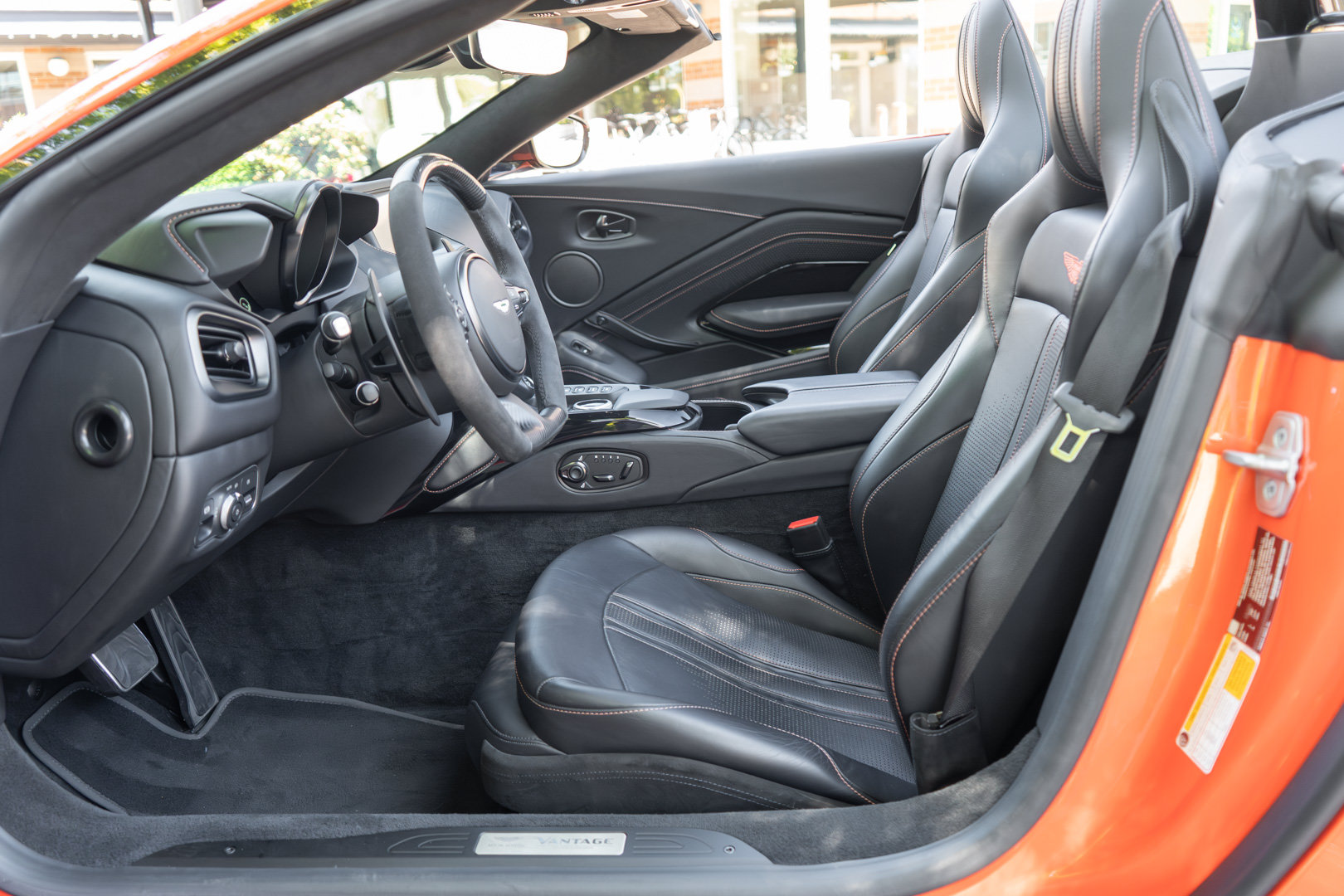 Used 2023 Aston Martin V8 Vantage Roadster RWD image 3