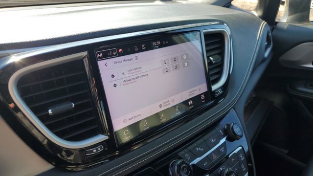 Used 2023 Chrysler Pacifica Touring-L w/ S Appearance Package image 15