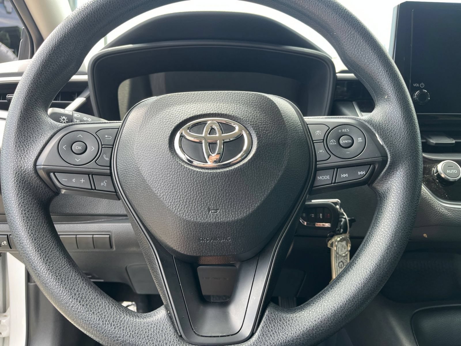Used 2025 Toyota Corolla LE FWD image 28