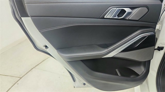 Used 2024 BMW X6 xDrive40i w/ Premium Package image 33