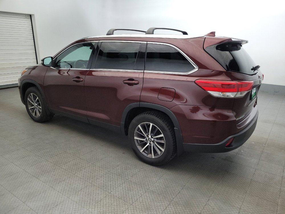 Used 2019 Toyota Highlander XLE AWD/4WD image 3