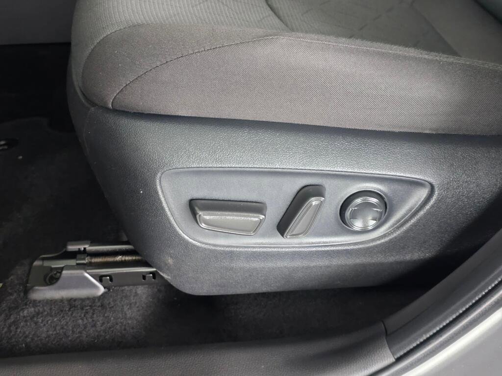 Used 2025 Toyota RAV4 XLE image 23