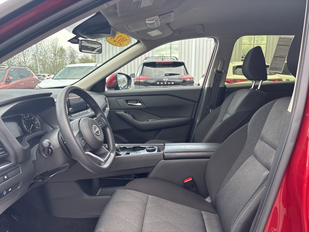 Used 2024 Nissan Rogue SV AWD/4WD image 11