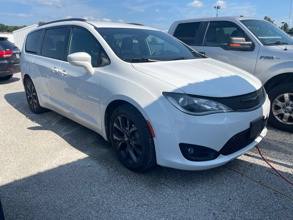 Used 2019 Chrysler Pacifica Touring-L Plus w/ S Appearance Package FWD image 7