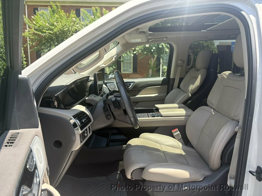 Used 2022 Lincoln Navigator Reserve AWD/4WD image 12