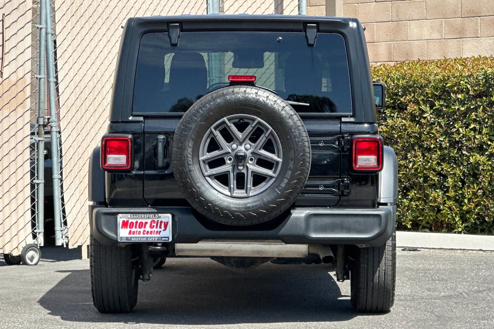 Used 2025 Jeep Wrangler Unlimited Sport AWD/4WD image 5