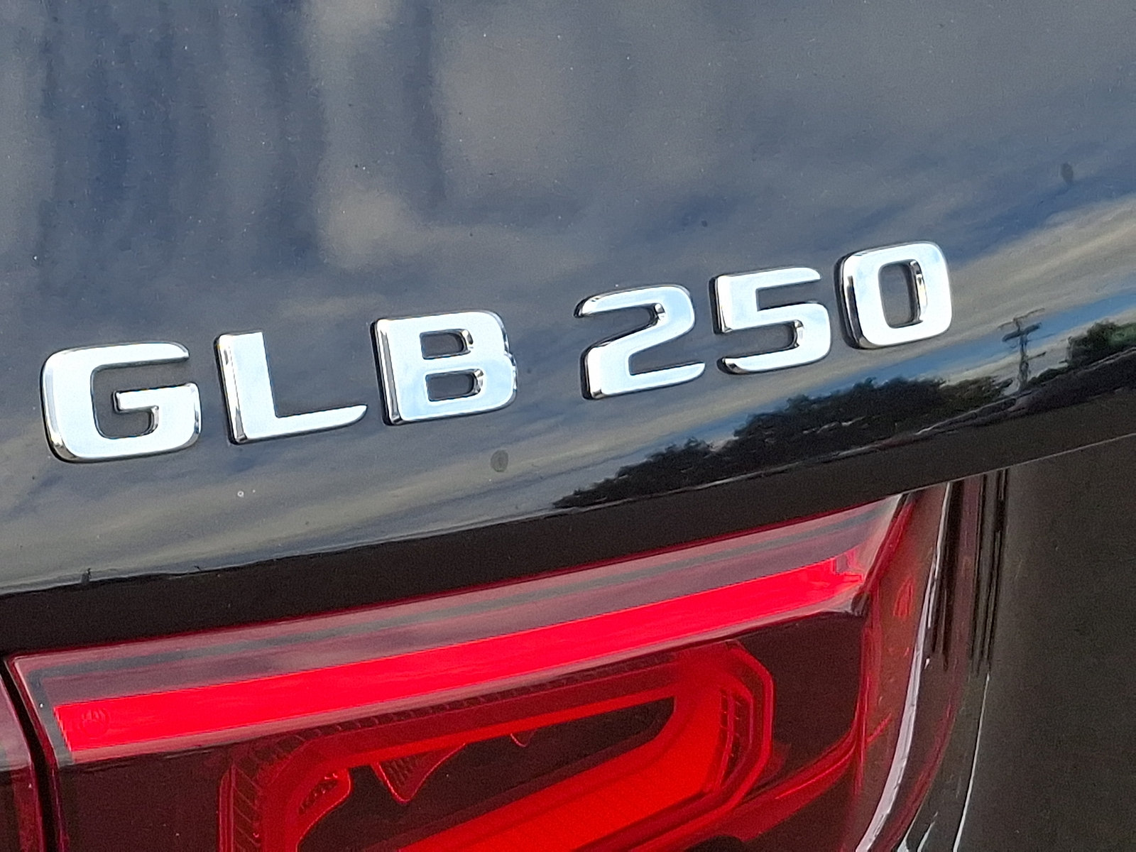 Used 2021 Mercedes-Benz GLB 250 4MATIC image 33