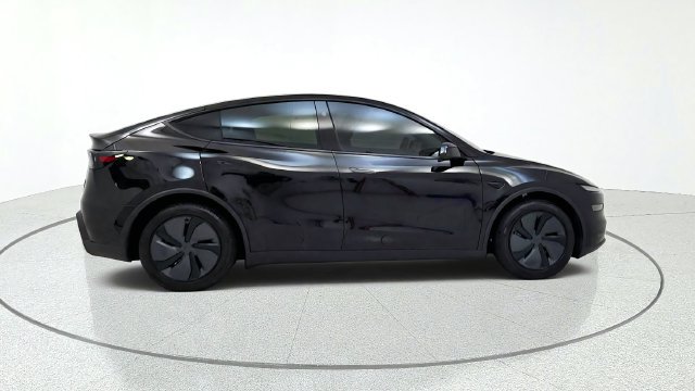 Used 2026 Tesla Model Y 2WD image 9