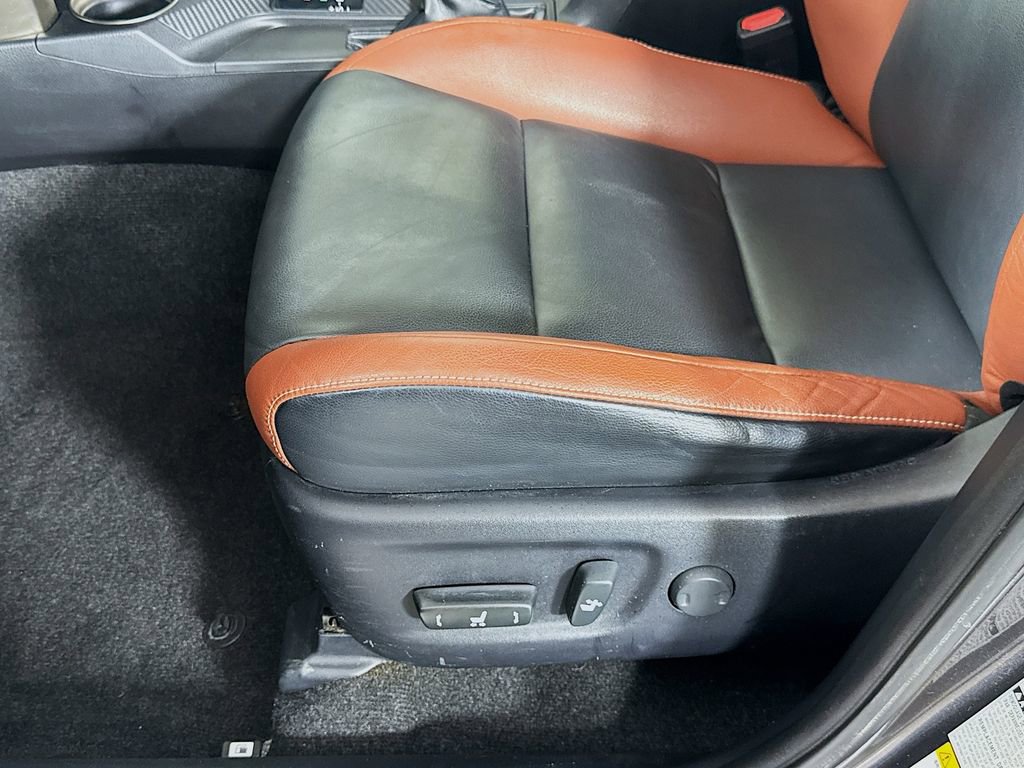 Used 2013 Toyota RAV4 Limited AWD/4WD image 22