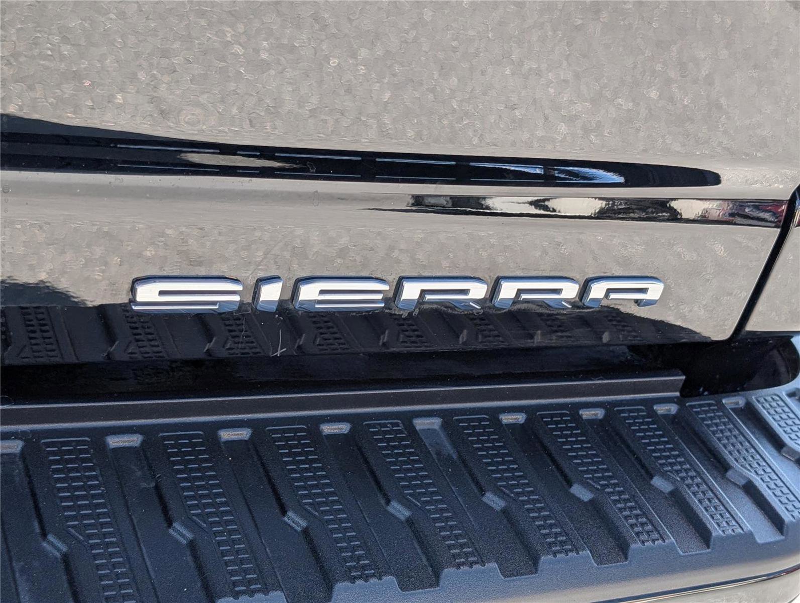 Used 2024 GMC Sierra 3500 Denali w/ Technology Package image 9