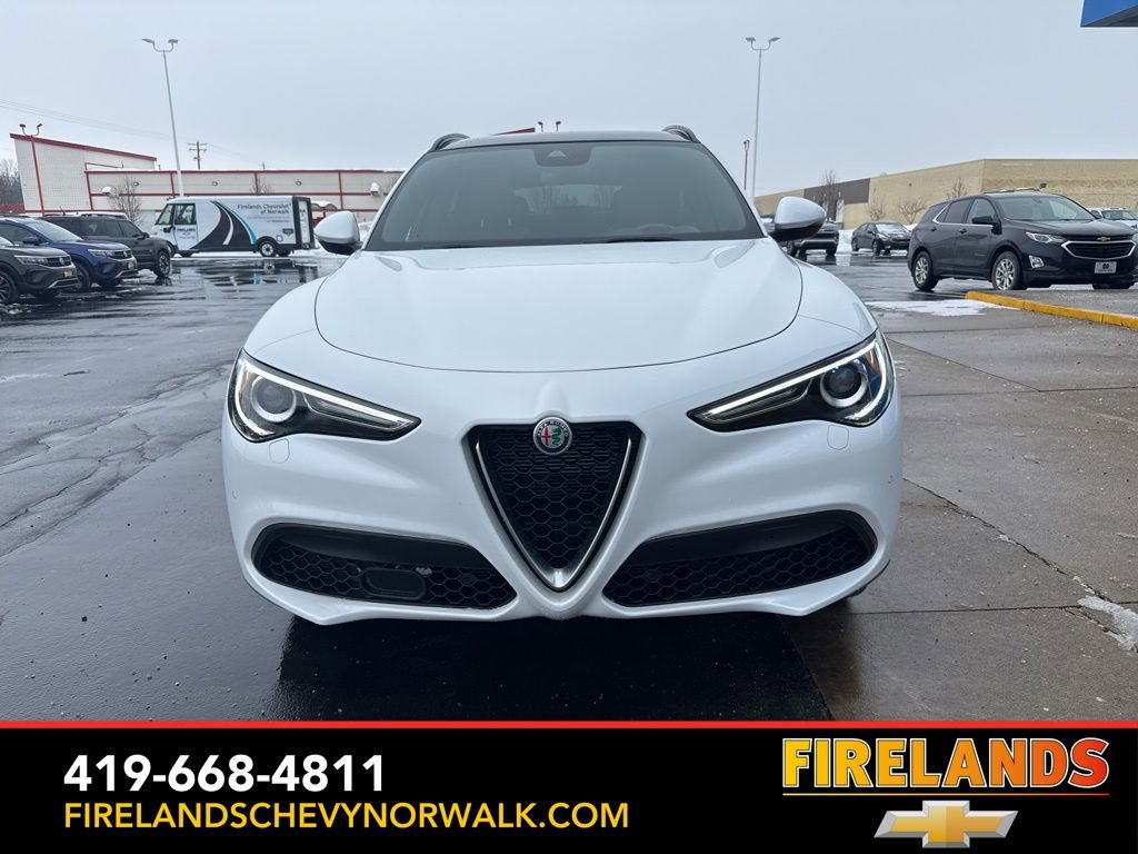 Used 2022 Alfa Romeo Stelvio Ti image 2