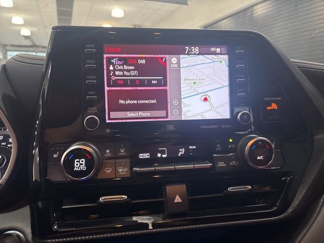 Used 2022 Toyota Highlander XSE AWD/4WD image 22