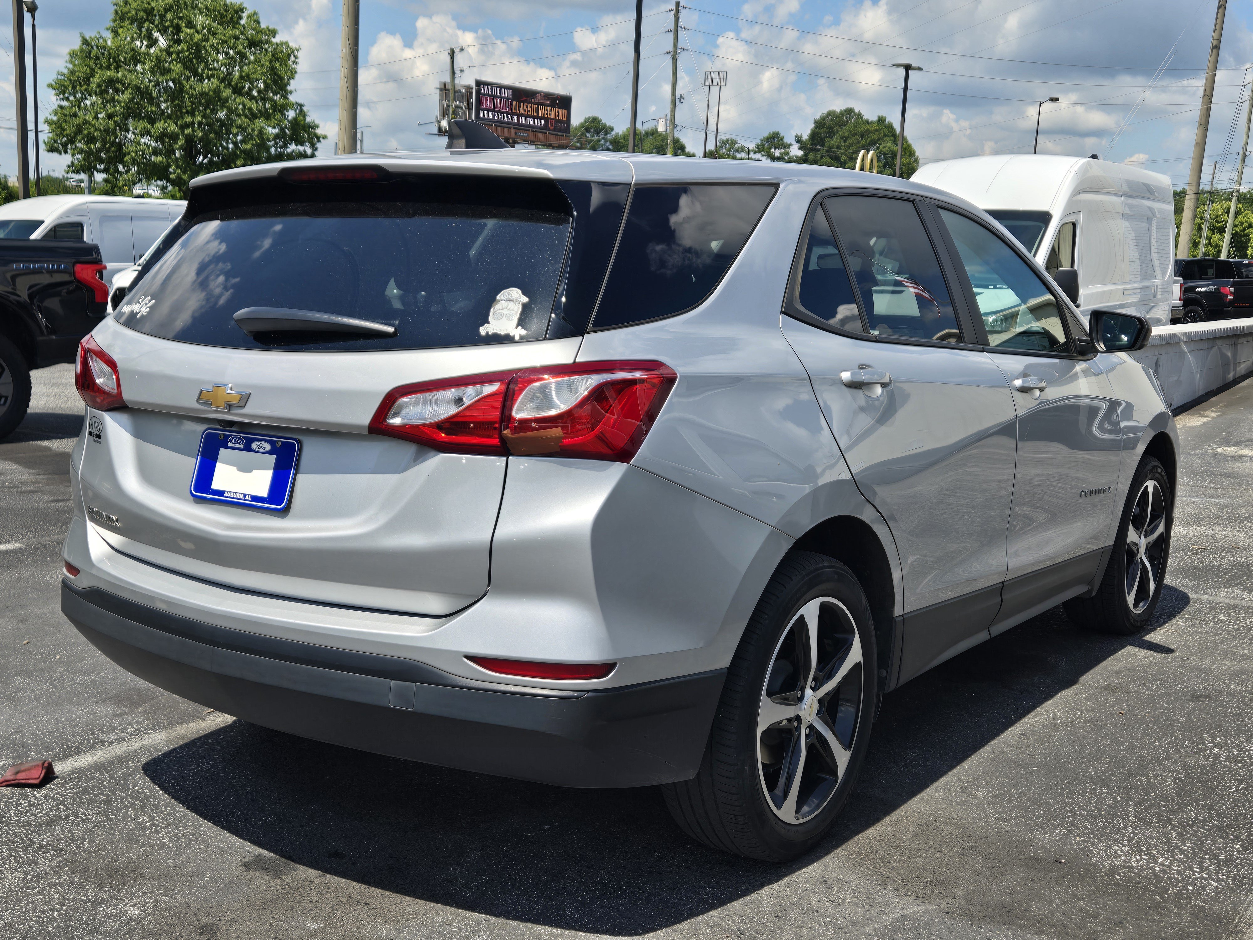 Used 2021 Chevrolet Equinox LS w/ LS Convenience Package FWD image 3