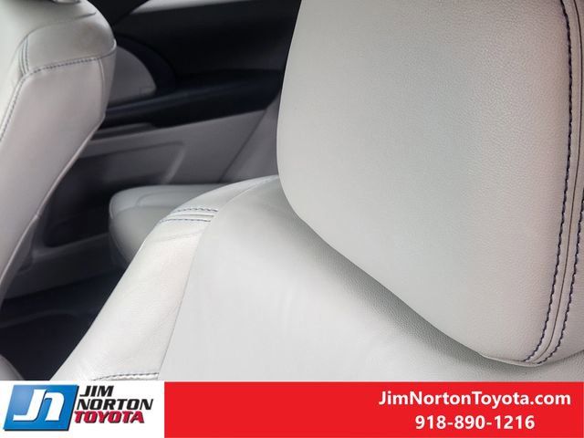 Used 2019 Toyota Highlander XLE image 16
