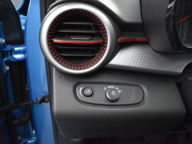 Used 2025 Chevrolet Trax RS w/ Driver Confidence Package FWD image 11