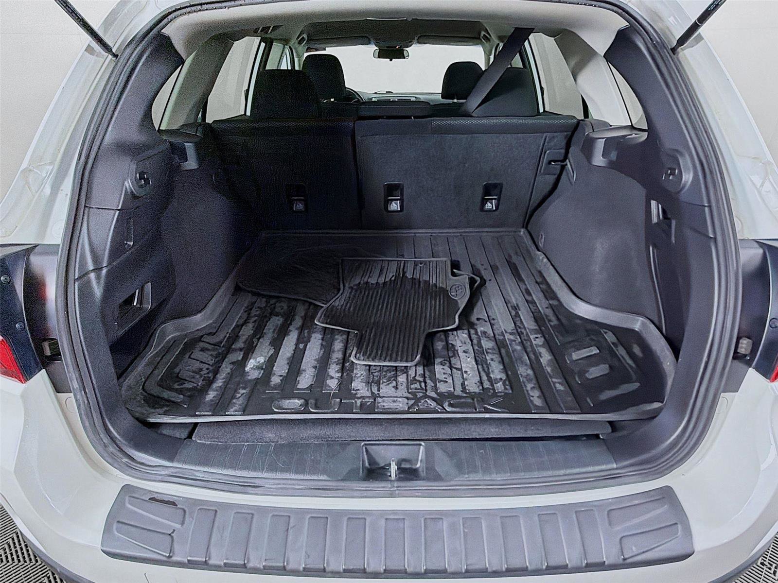 Used 2017 Subaru Outback 2.5i Premium image 24