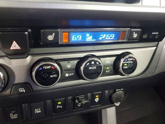 Used 2016 Toyota Tacoma TRD Sport AWD/4WD image 21