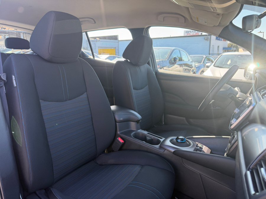 Used 2025 Nissan Leaf S FWD image 31