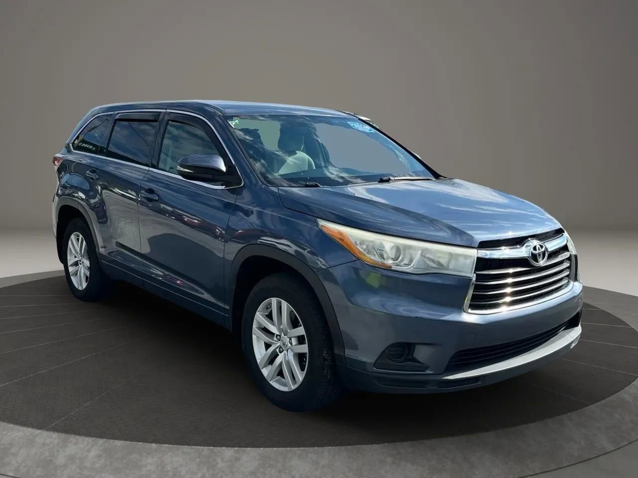 Used 2015 Toyota Highlander LE FWD image 1
