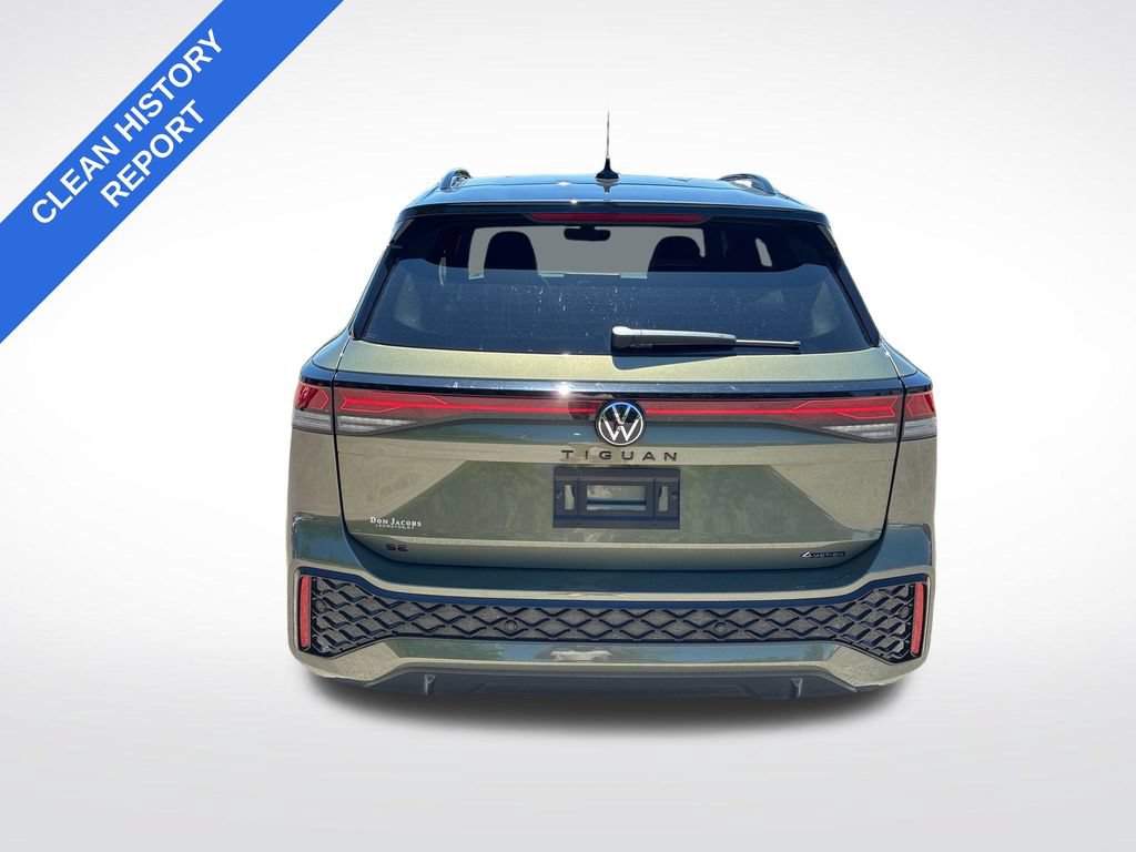 Used 2025 Volkswagen Tiguan SE R-Line AWD/4WD image 4