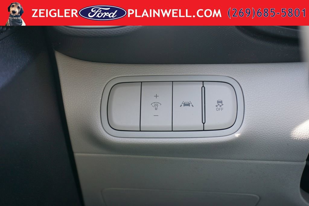 Used 2022 Hyundai Venue SEL FWD image 26